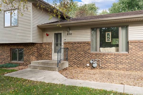 930 Ridgeview PL NE, Owatonna, MN 55060