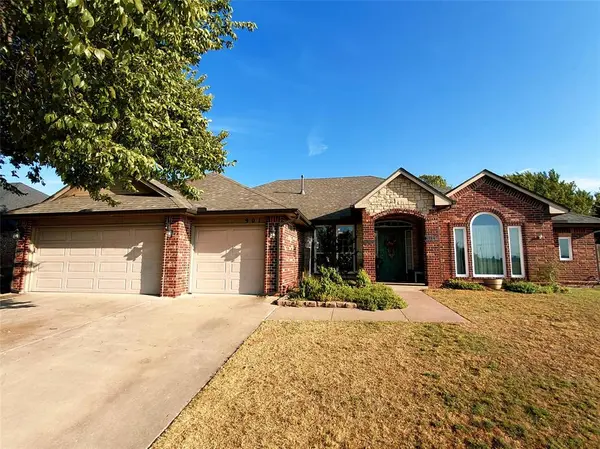 901 Driver LN, Edmond, OK 73025