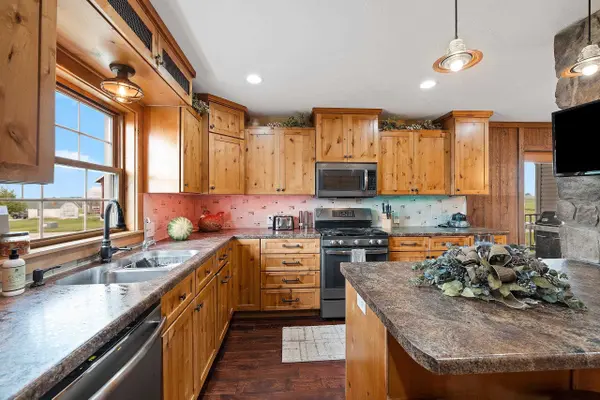N5951 DIVISION RD, Cecil, WI 54111