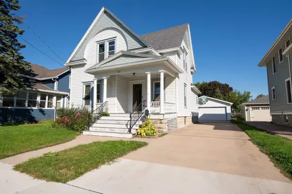 332 W 15TH AVE, Oshkosh, WI 54902-5416