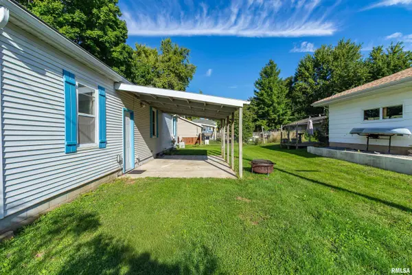 103 NW JEFFERSON ST, Hopedale, IL 61747