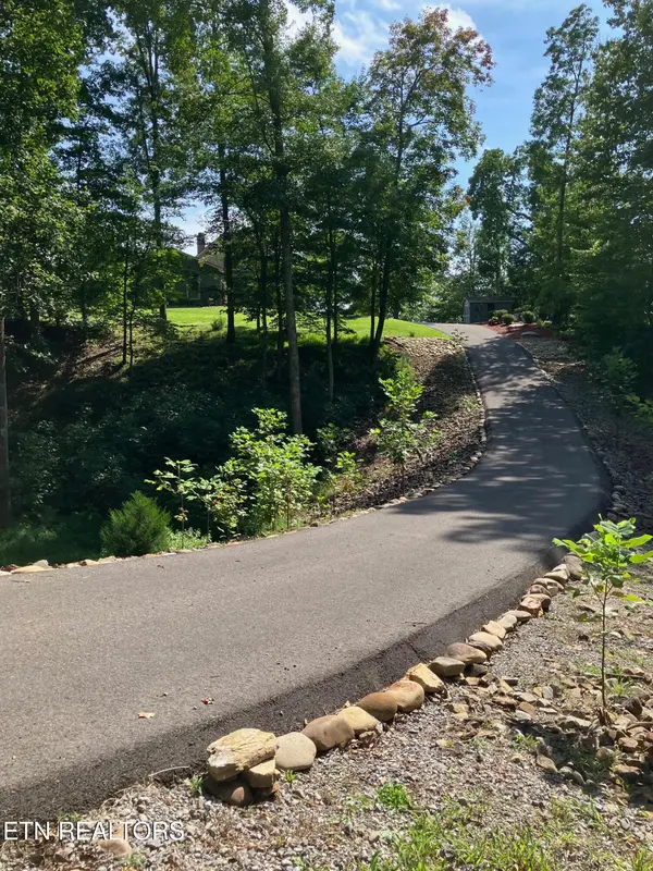 583 Cliff Park Rd, Monterey, TN 38574
