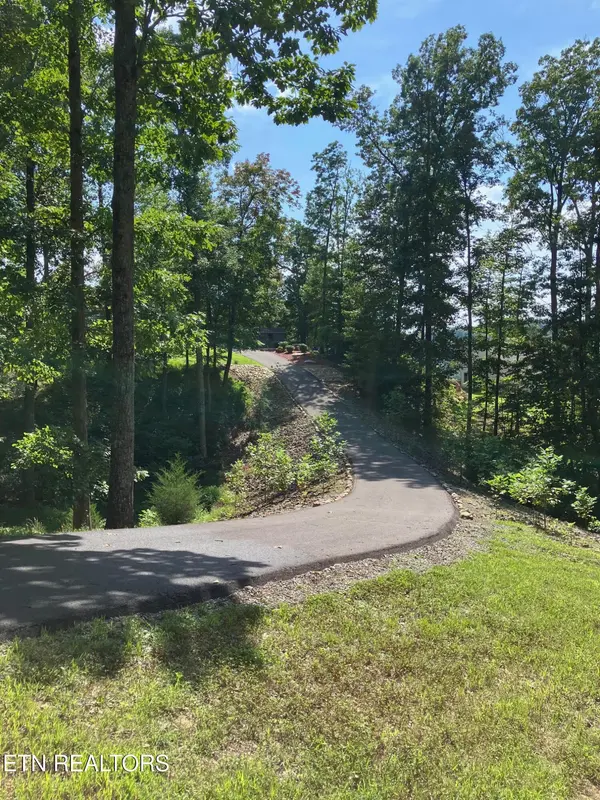 583 Cliff Park Rd, Monterey, TN 38574