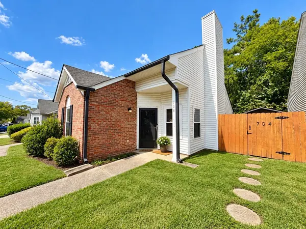 704 Maple Pl, Nashville, TN 37216