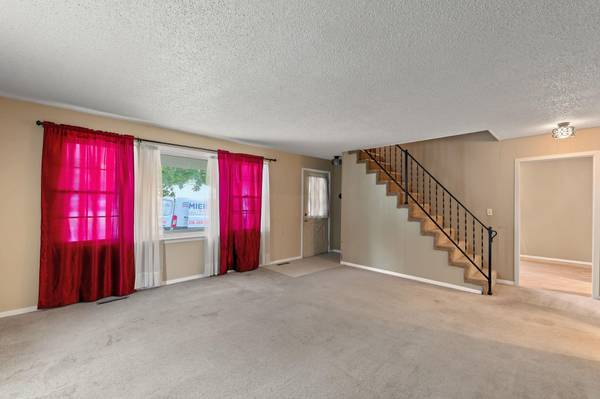 705 S College, Mulvane, KS 67110