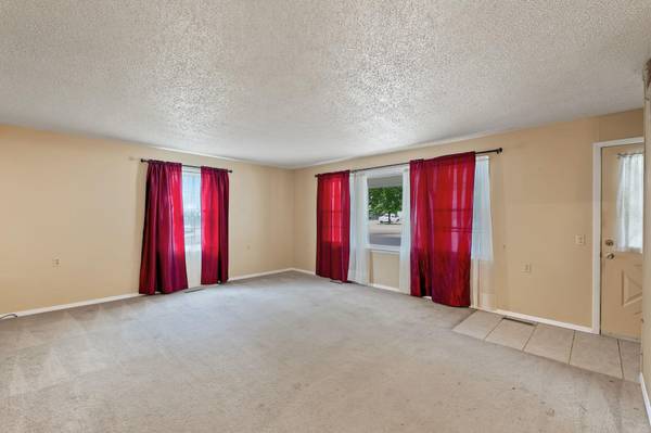 705 S College, Mulvane, KS 67110