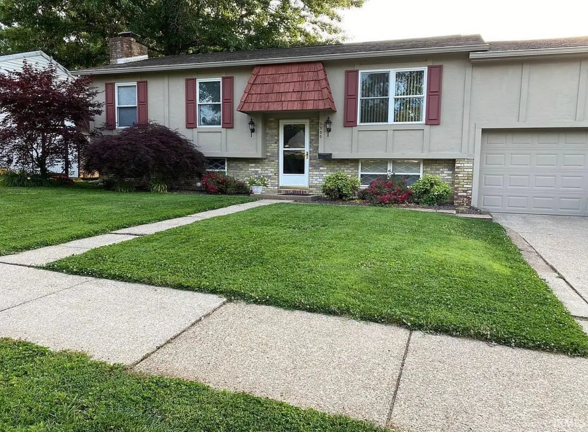 5900 Whitethorne DR, Evansville, IN 47710-4370