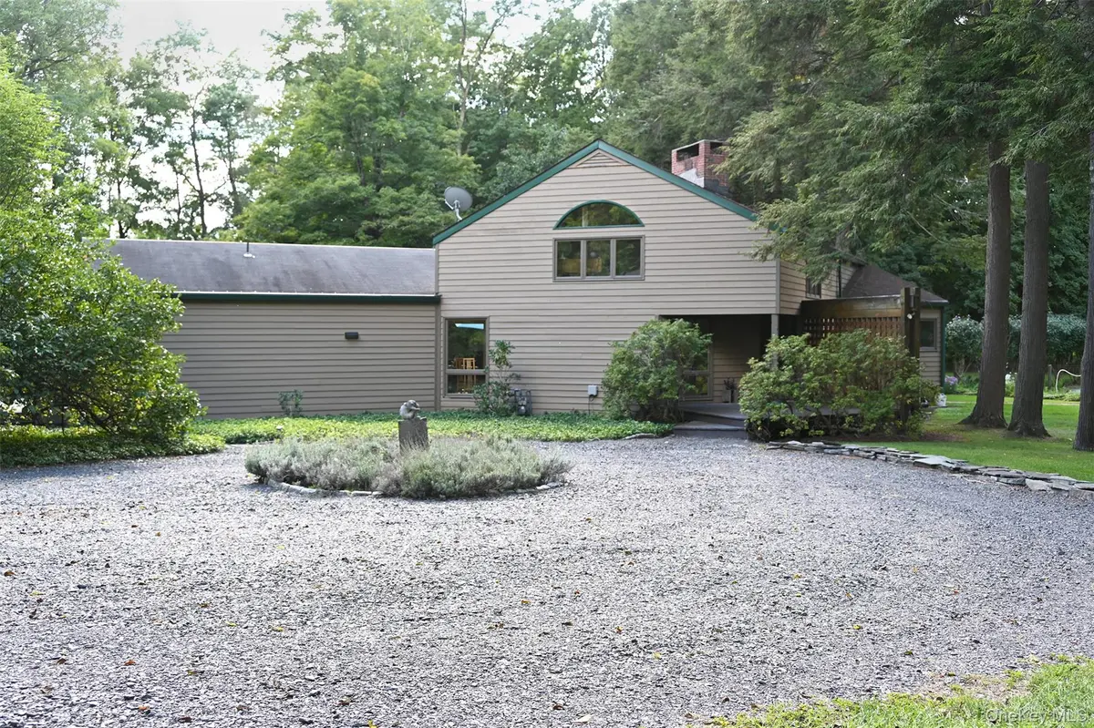 65 Colonial AVE, Warwick, NY 10990