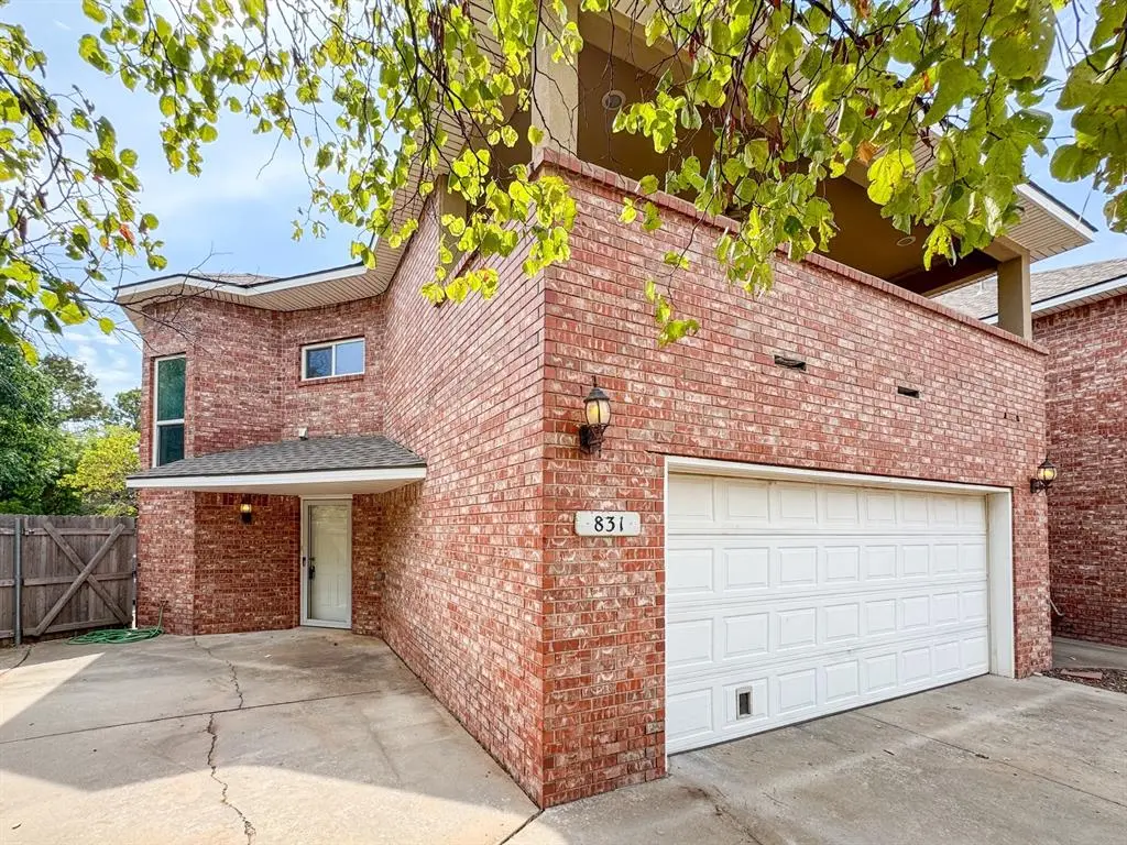 831 Rambling Oaks DR, Norman, OK 73072