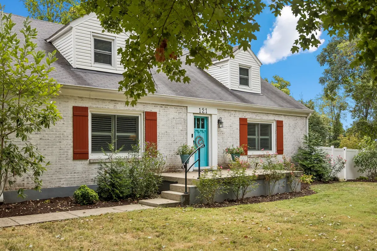 121 Park Cir, Columbia, TN 38401