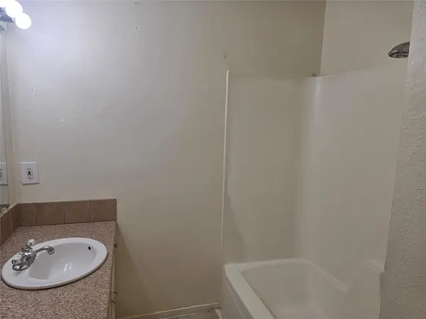 420 Vista West CT #B, Bastrop, TX 78602