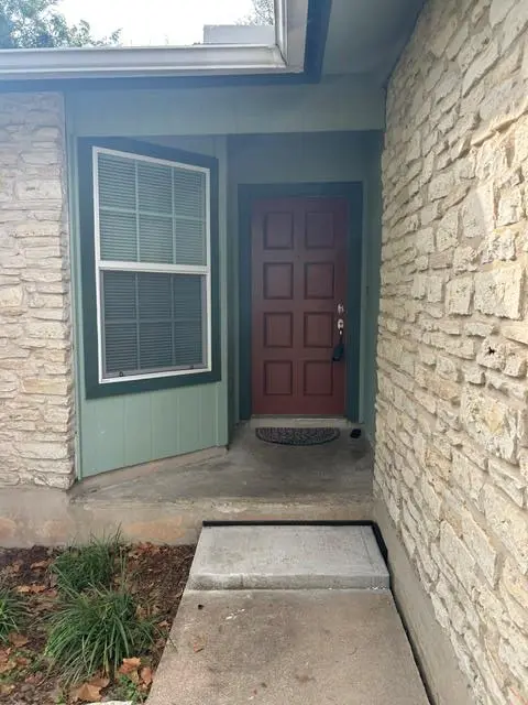 305 Meadowcreek CIR, Round Rock, TX 78664