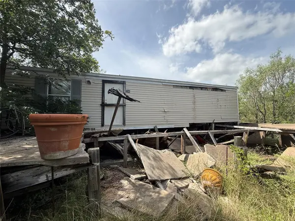 200 Reata Ranch RD, Lockhart, TX 78644