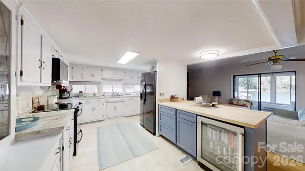 4935 Vagabond LN, Sherrills Ford, NC 28673