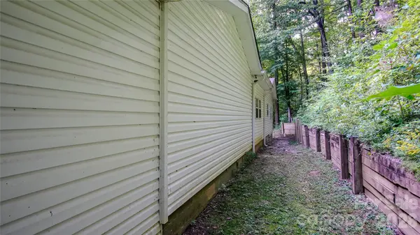 1815 Longbottom RD, Mcgrady, NC 28649