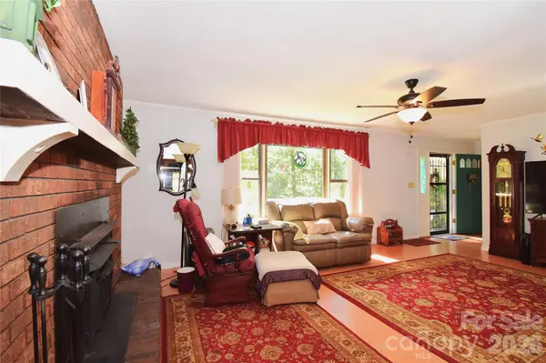 39 Maynard RD, Candler, NC 28715