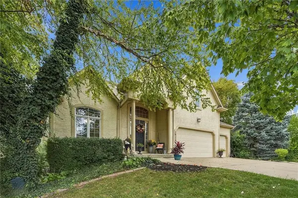 16220 Birch ST, Overland Park, KS 66085