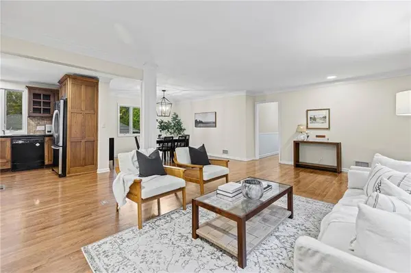 909 W 96th TER, Kansas City, MO 64114