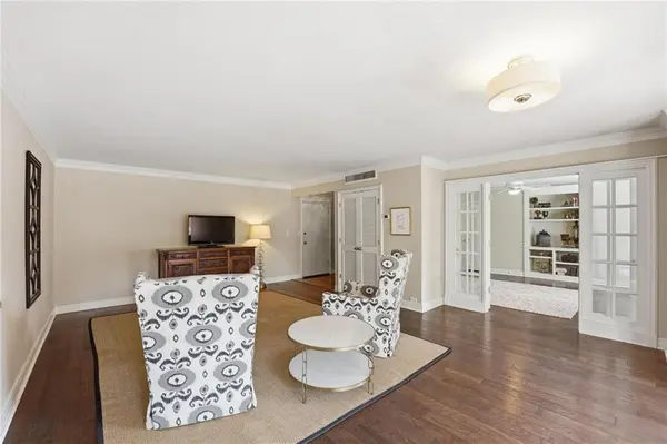310 W 49 ST #S #304, Kansas City, MO 64112