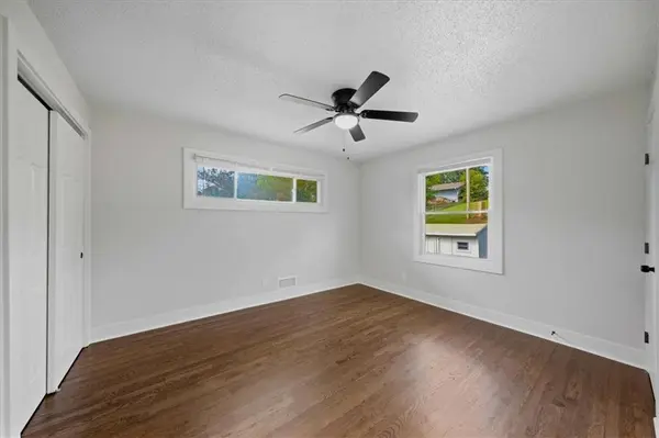 3912 E 47th TER, Kansas City, MO 64130