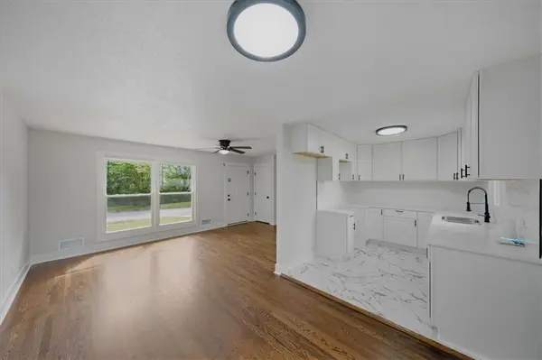3912 E 47th TER, Kansas City, MO 64130