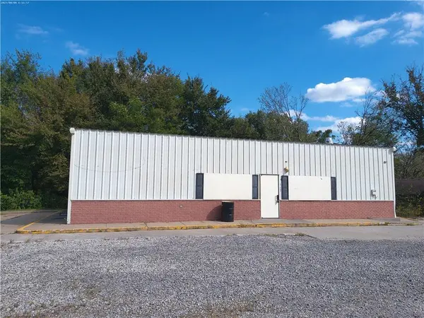 119 N Hospital DR, Paola, KS 66071