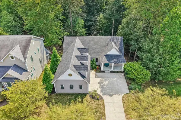 5600 Treeline DR, Columbus, IN 47201-3903
