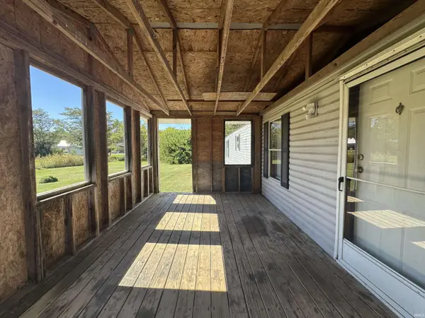 80 SE 11th ST, Linton, IN 47441