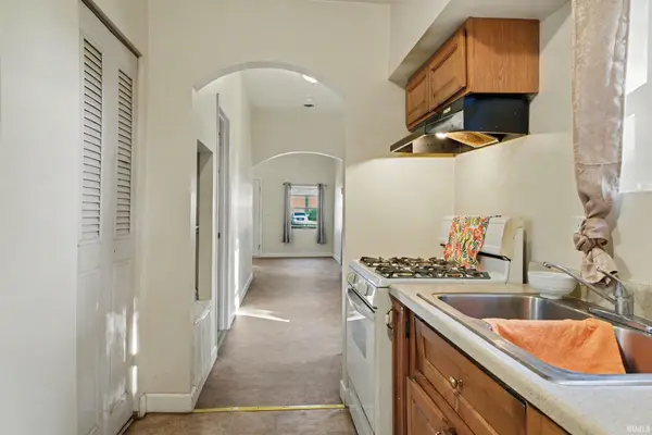 1221 W Wolf AVE, Elkhart, IN 46516-2236