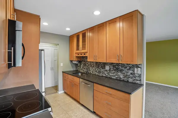 88 Sierra Vista LN, Valley Cottage, NY 10989
