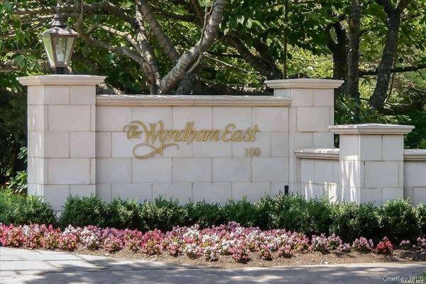 100 Hilton AVE #806, Garden City, NY 11530