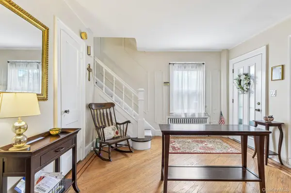 27 Juniper AVE, Mineola, NY 11501