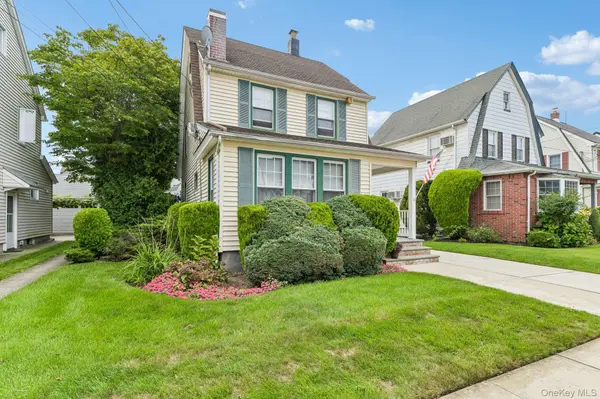 27 Juniper AVE, Mineola, NY 11501