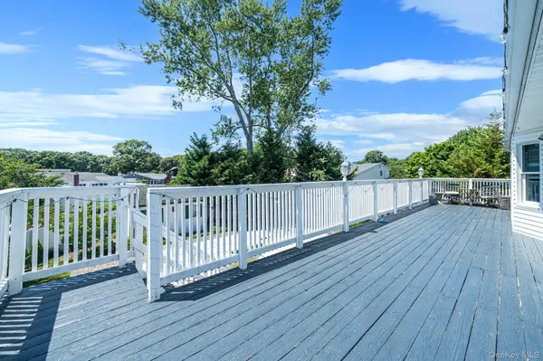 309 Sunrise DR, Sayville, NY 11782