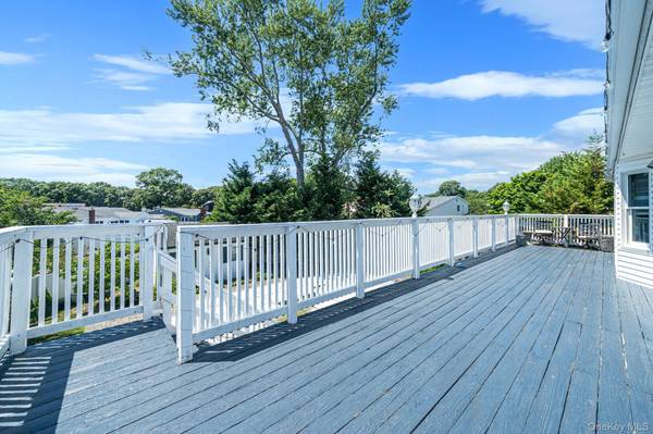 309 Sunrise DR, Sayville, NY 11782