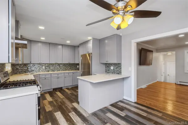 31 E June ST, Lindenhurst, NY 11757