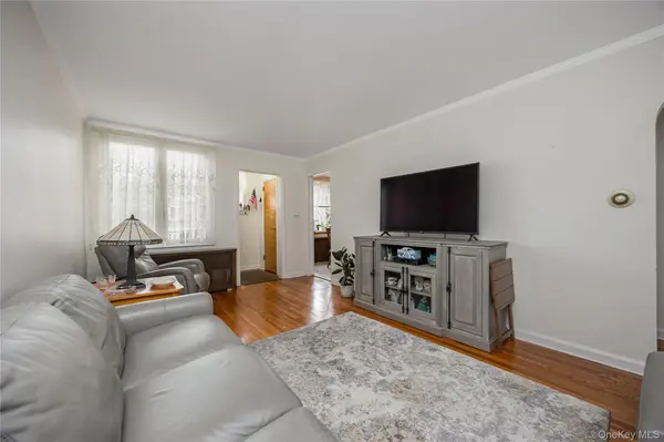 76-12 58th RD, Middle Village, NY 11379