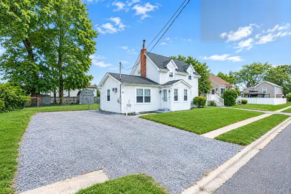 131 E Alhambra AVE, Lindenhurst, NY 11757