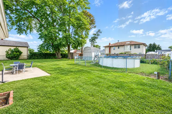 131 E Alhambra AVE, Lindenhurst, NY 11757
