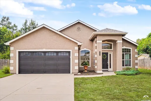 1519 Acorn LN, Eudora, KS 66025