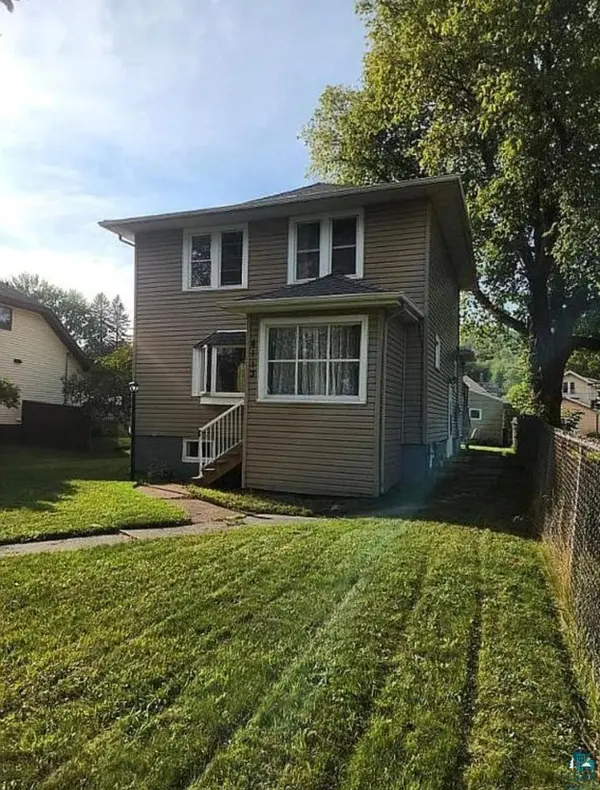 4113 7th St W, Duluth, MN 55807-1527