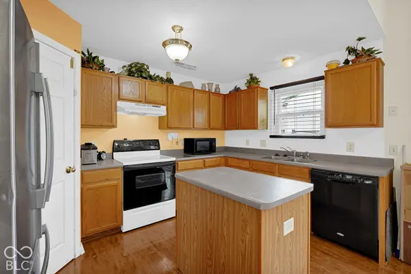 7807 Fox Glen DR, Indianapolis, IN 46239