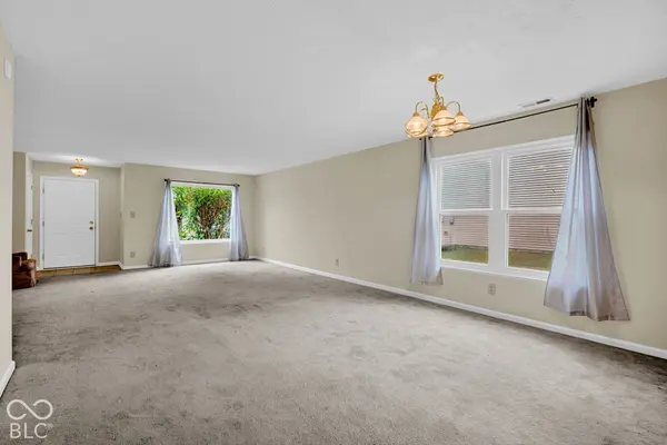 7807 Fox Glen DR, Indianapolis, IN 46239