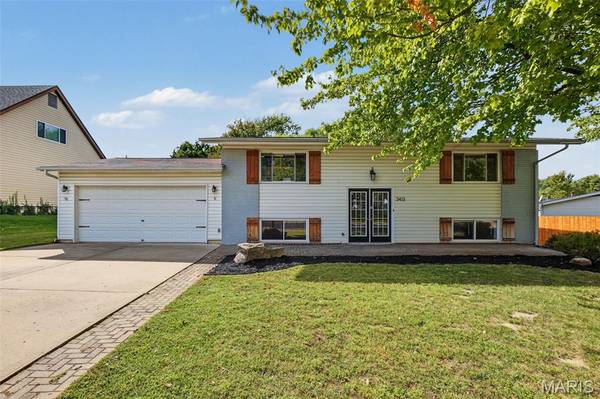 3413 Greiner DR, St Charles, MO 63301