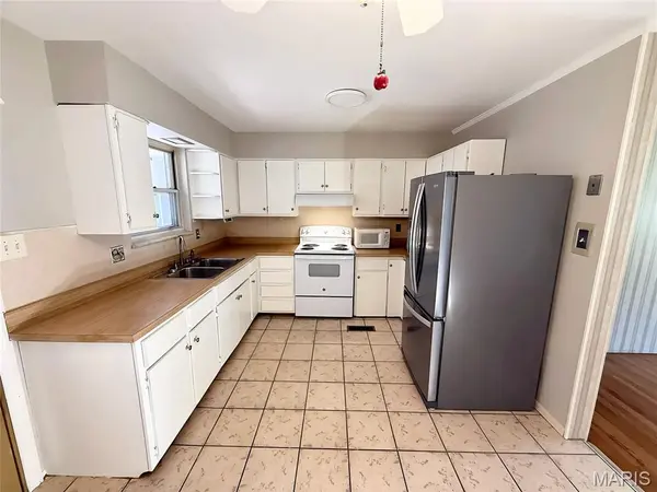 2912 Raw Wind DR, High Ridge, MO 63049