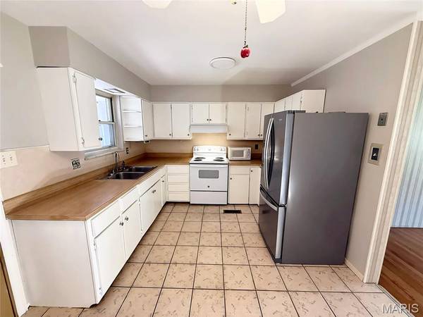 2912 Raw Wind DR, High Ridge, MO 63049