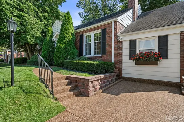8528 Douglas CT, St Louis, MO 63144