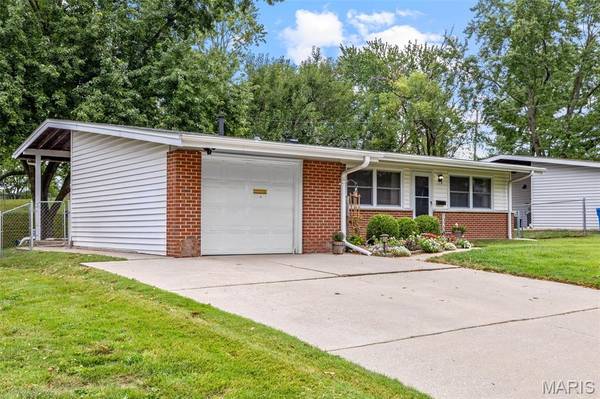 1320 Paddock DR, Florissant, MO 63033