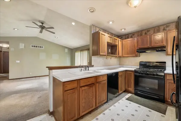 319 1st Light DR, Stillman Valley, IL 61084