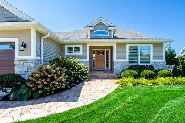 6488 Fairhaven RD, Davenport, IA 52807